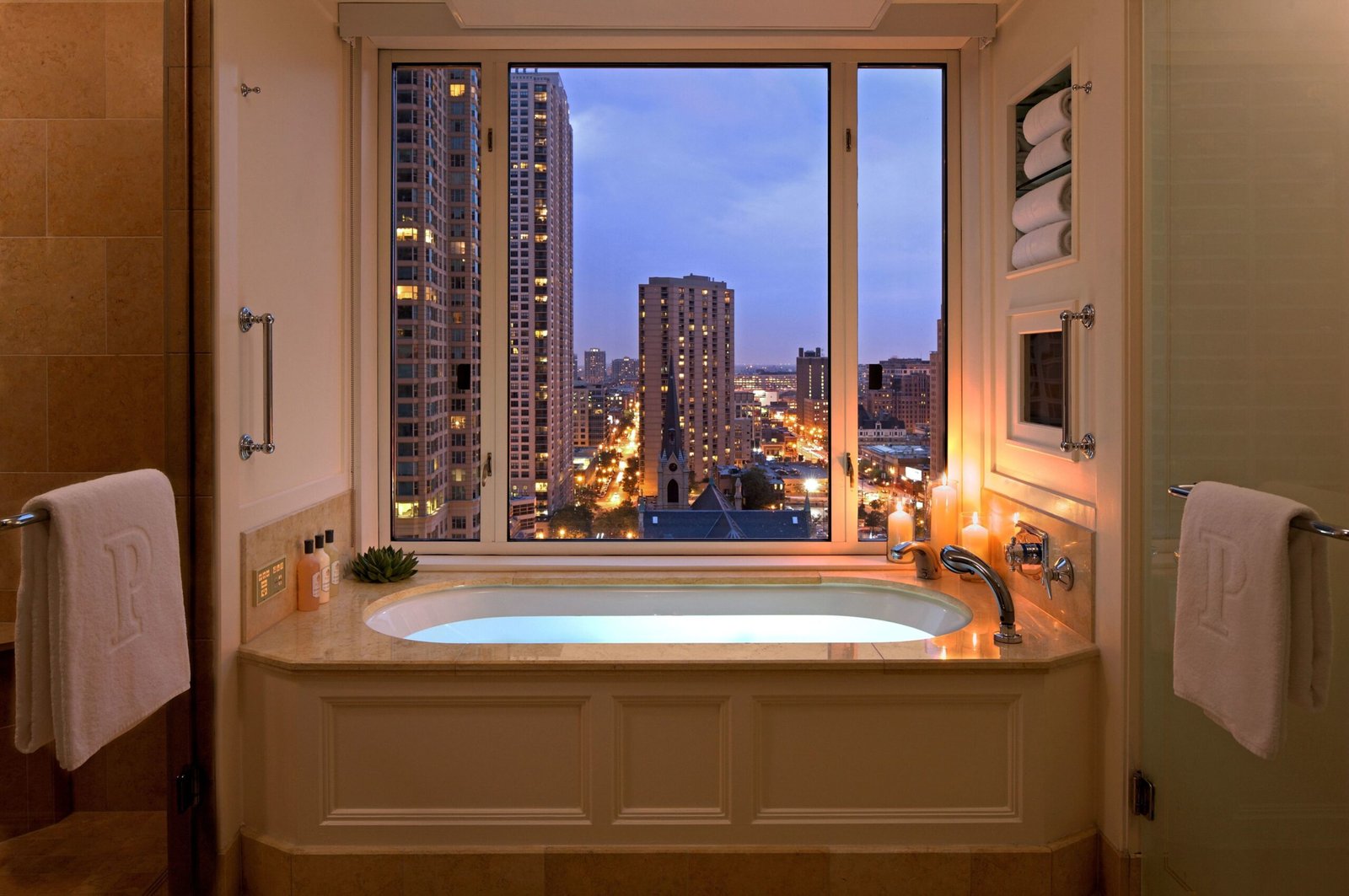 hotels with jacuzzi in room chicago